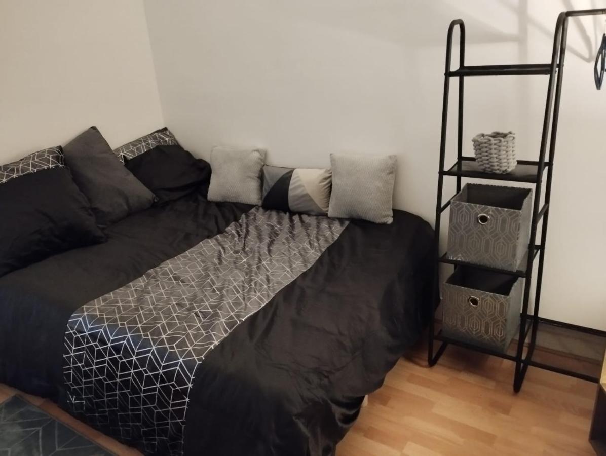 Parisian Vibes A Clichy Apartment Exterior photo