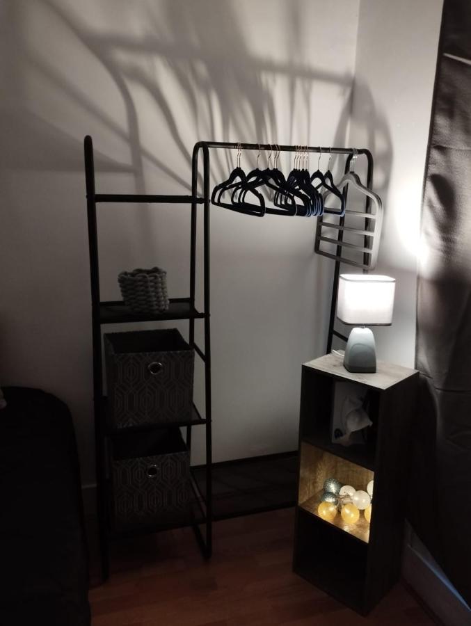 Parisian Vibes A Clichy Apartment Room photo